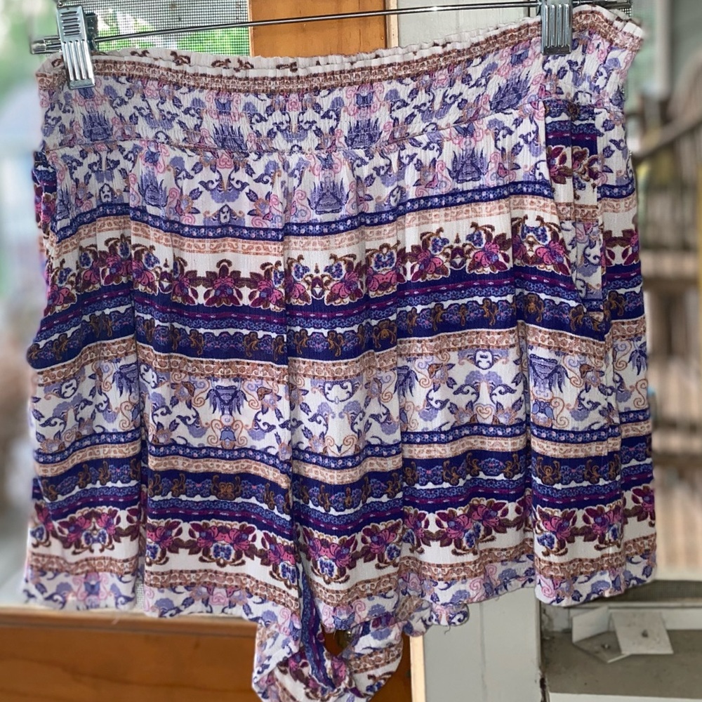 Xhilaration large purple bohemian flowy shorts